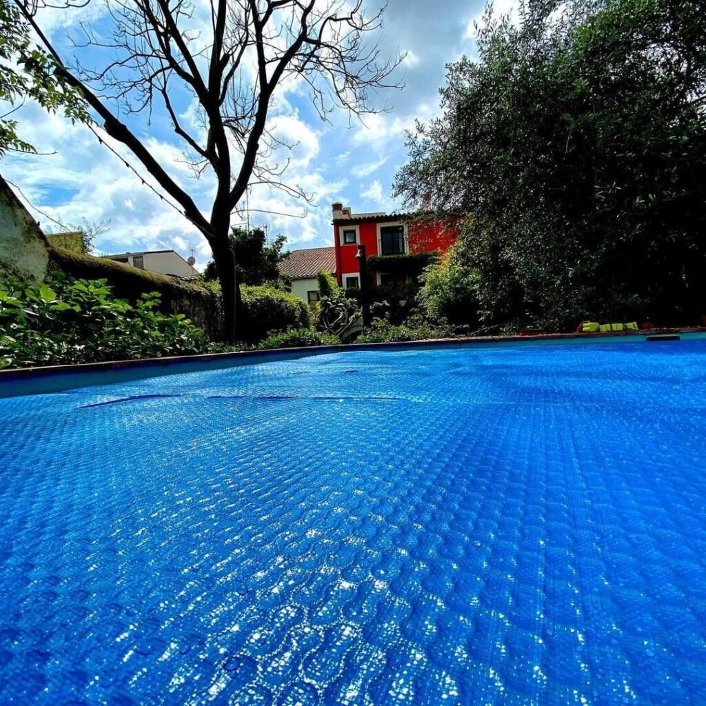 GeoBubble Solar pool cover on pool in France